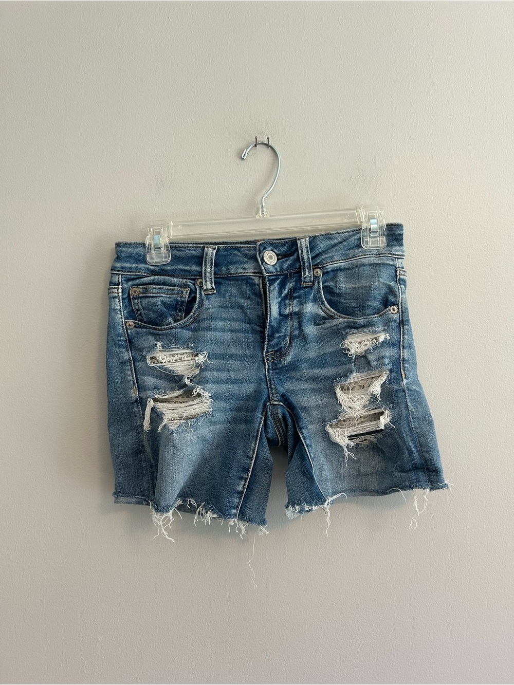 American eagle 6 light wash Distressed lace High-Rise Denim Shorts
